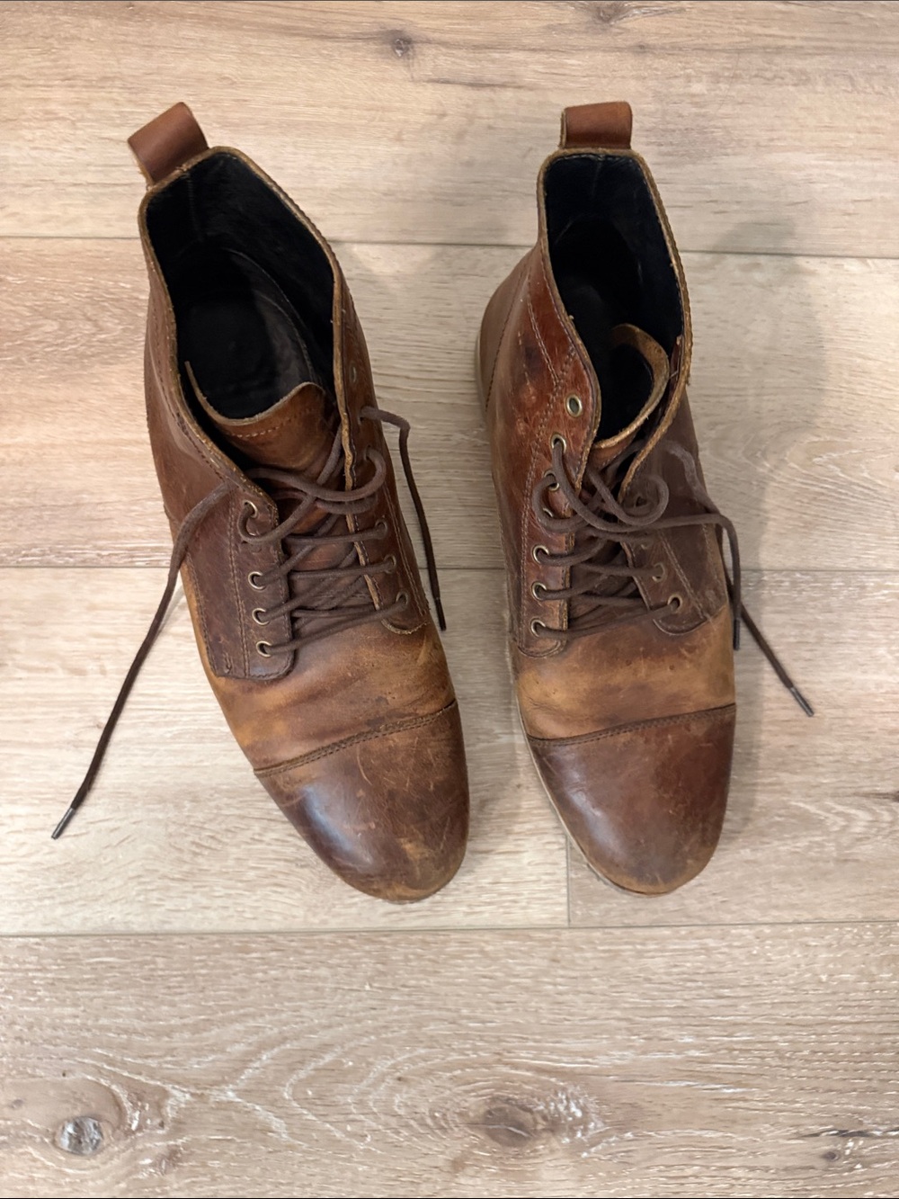 Classic Men's Brown Leather Chukka Boots with Cap Toe